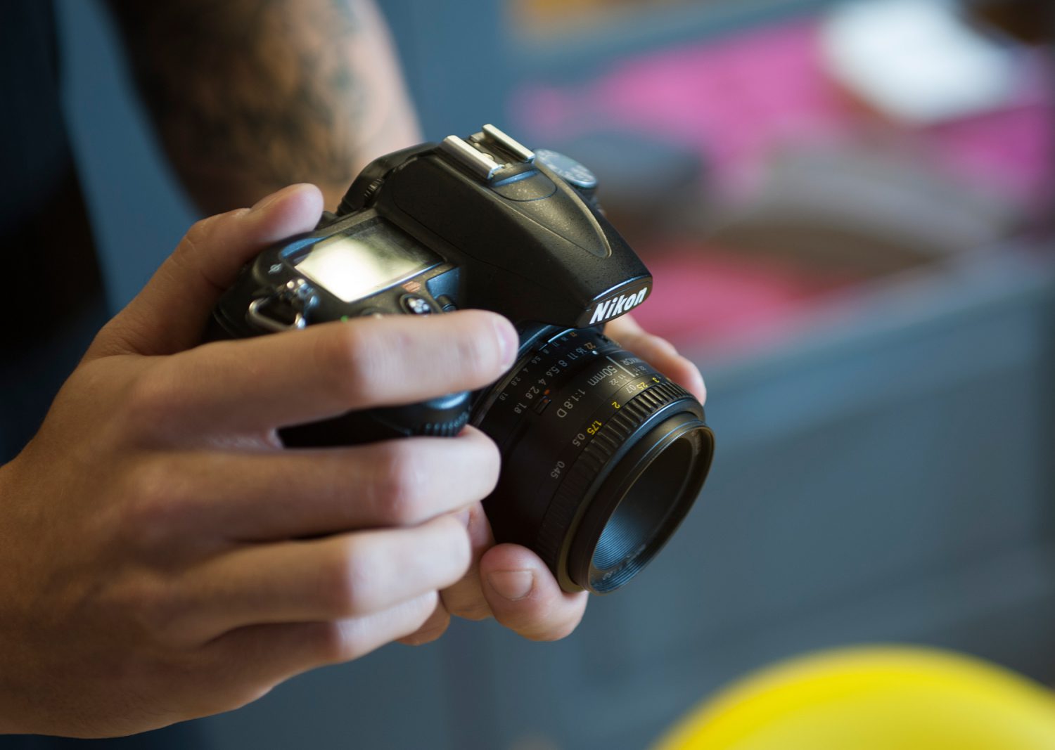 holding-nikon-d700-macro-lens